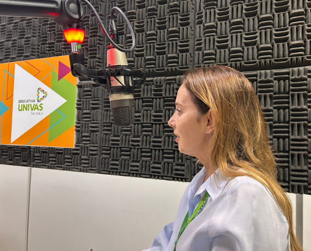 Pr�-reitora Joelma Nogueira fala sobre as novidades da P�s-Gradua��o na Univ�s FM